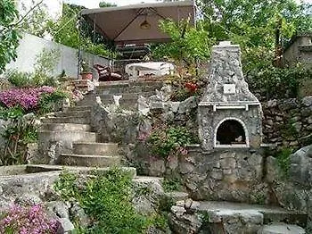 Villa Angel Traù 0*,